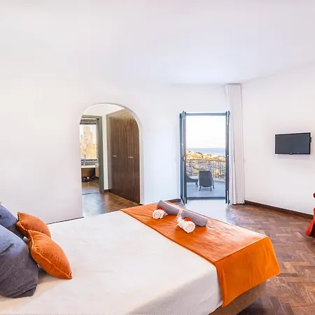 Holiday Home In Albufeira With Sea Views البوفيرا